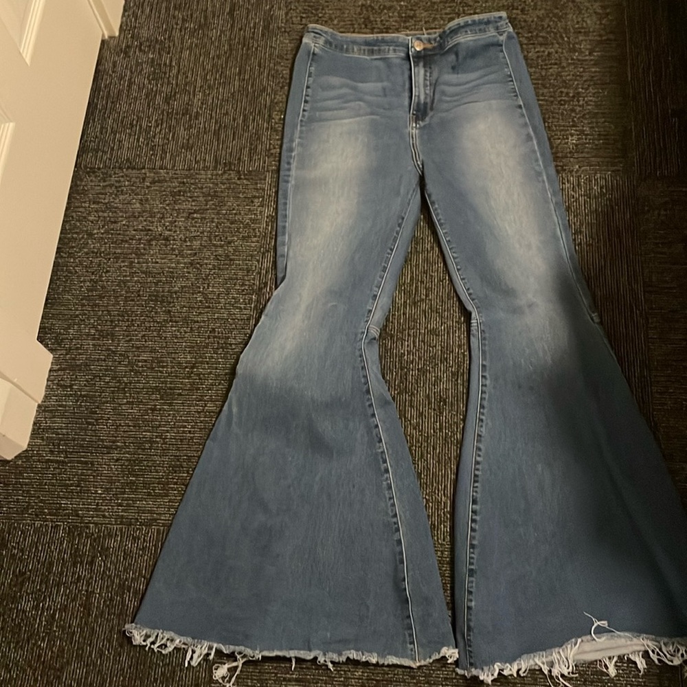 Chelsea & Violet flare jeans size 29